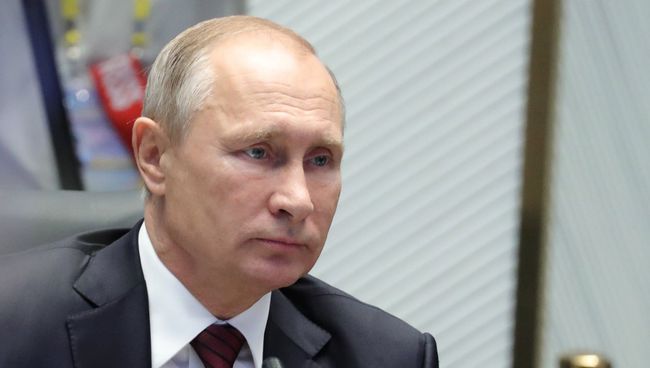 Президент РФ Владимир Путин на первом рабочем заседании лидеров экономик форума Азиатско-Тихоокеанского экономического сотрудничества. 11 ноября 2017 Президент РФ Владимир Путин на первом рабочем заседании лидеров экономик форума Азиатско-Тихоокеанского экономического сотрудничества. 11 ноября 2017