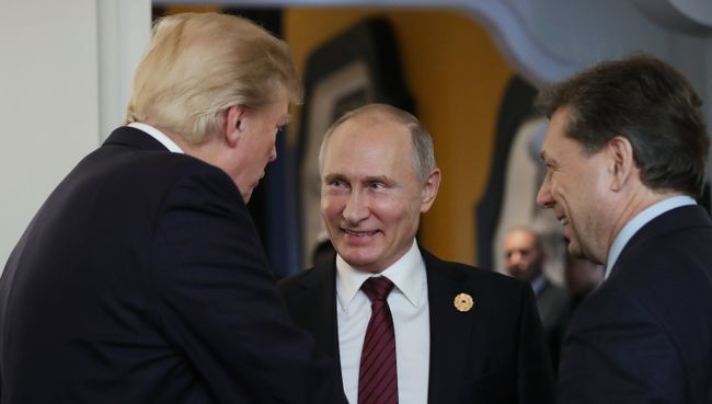 Президент США Дональд Трамп и президент РФ Владимир Путин. Архивное фото Президент США Дональд Трамп и президент РФ Владимир Путин. Архивное фото