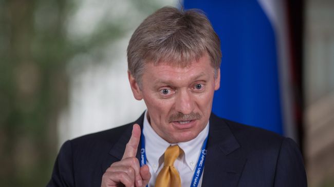 Пресс-секретарь президента РФ Дмитрий Песков во время пресс-подхода президента РФ Владимира Путина на форуме Азиатско-Тихоокеанского экономического сотрудничества. 11 ноября 2017 Пресс-секретарь президента РФ Дмитрий Песков во время пресс-подхода президента РФ Владимира Путина на форуме Азиатско-Тихоокеанского экономического сотрудничества. 11 ноября 2017