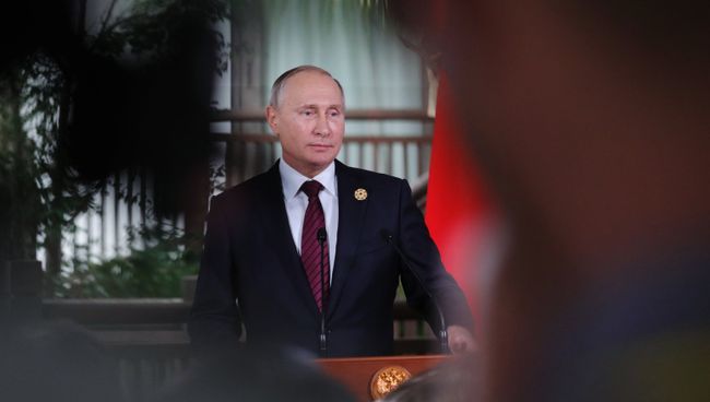 Президент РФ Владимир Путин во время пресс-подхода на форуме Азиатско-Тихоокеанского экономического сотрудничества. 11 ноября 2017 Президент РФ Владимир Путин во время пресс-подхода на форуме Азиатско-Тихоокеанского экономического сотрудничества. 11 ноября 2017