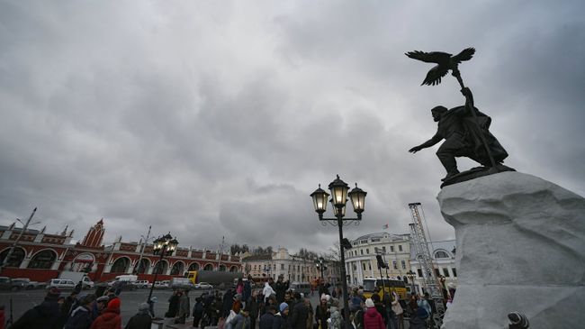 Церемония открытия памятника князю Ивану III на площади Старый Торг в Калуге. 12 ноября 2017 Церемония открытия памятника князю Ивану III на площади Старый Торг в Калуге. 12 ноября 2017