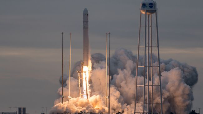 Ракета Antares стартует с космодрома в США. 12 ноября 2017 Ракета Antares стартует с космодрома в США. 12 ноября 2017
