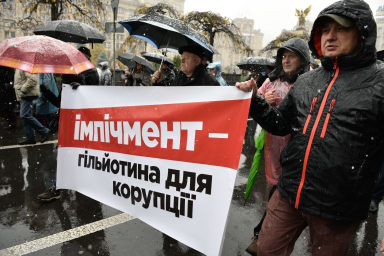 Участники марша сторонников экс-президента Грузии, экс-губернатора Одесской области Михаила Саакашвили в центре Киева. 12 ноября 2017