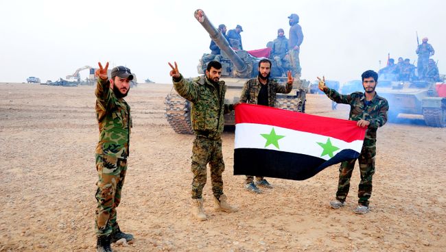 Военнослужащие сирийской армии в Дейр-эз-Зоре, Сирия. 12 ноября 2017 Военнослужащие сирийской армии в Дейр-эз-Зоре, Сирия. 12 ноября 2017