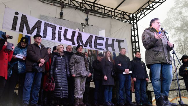 Экс-президент Грузии, экс-губернатор Одесской области Михаил Саакашвили выступает на митинге у здания Верховной рады. 12 ноября 2017