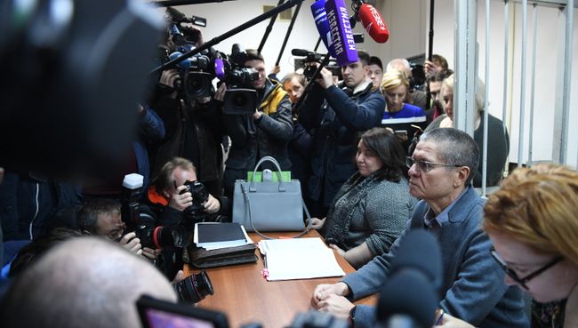 Экс-министр экономического развития Алексей Улюкаев на заседании Замоскворецкого суда. 13 ноября 2017 Экс-министр экономического развития Алексей Улюкаев на заседании Замоскворецкого суда. 13 ноября 2017