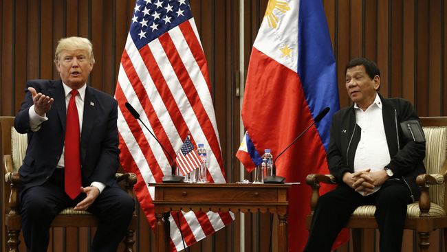 Дональд Трамп во время встречи с Родриго Дутерте. 13 ноября 2017