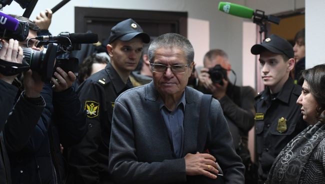 Экс-министр экономического развития Алексей Улюкаев на заседании Замоскворецкого суда. 13 ноября 2017 Экс-министр экономического развития Алексей Улюкаев на заседании Замоскворецкого суда. 13 ноября 2017