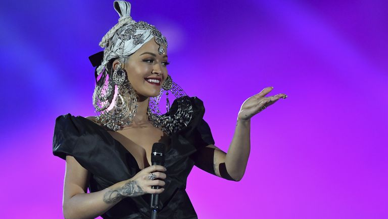 Ведущая церемонии MTV Europe Music Awards Рита Ора