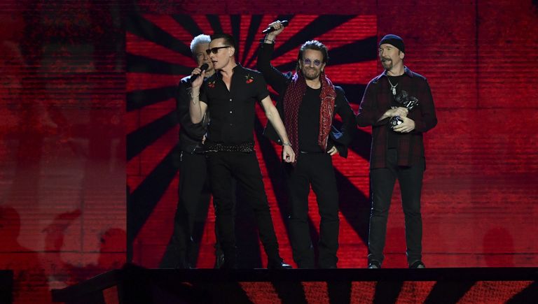 Выступление рок-группы U2 на MTV Europe Music Awards