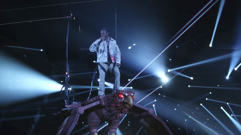Рэпер Тревис Скотт во время выступление на MTV Europe Music Awards