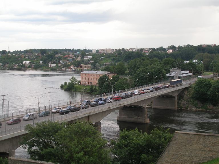 Пограничный мост на реке Нарва между Нарвой и Ивангородом Пограничный мост на реке Нарва между Нарвой и Ивангородом
