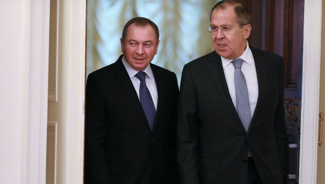 Министр иностранных дел РФ Сергей Лавров (справа) и министр иностранных дел Белоруссии Владимир Макей. Архивное фото Министр иностранных дел РФ Сергей Лавров (справа) и министр иностранных дел Белоруссии Владимир Макей. Архивное фото