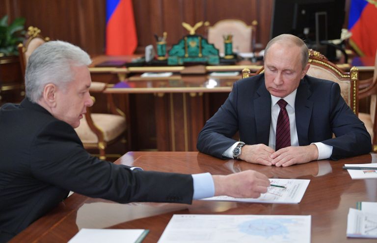 Президент РФ Владимир Путин и мэр Москвы Сергей Собянин во время рабочей встречи. 15 ноября 2017