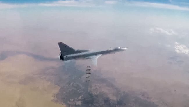 Дальний бомбардировщик Ту-22М3 осуществляет авиаудар по объектам террористов в Сирии. 15 ноября 2017 Дальний бомбардировщик Ту-22М3 осуществляет авиаудар по объектам террористов в Сирии. 15 ноября 2017