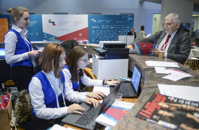 Информационный деск VI Санкт-Петербургского международного культурного форума Информационный деск VI Санкт-Петербургского международного культурного форума