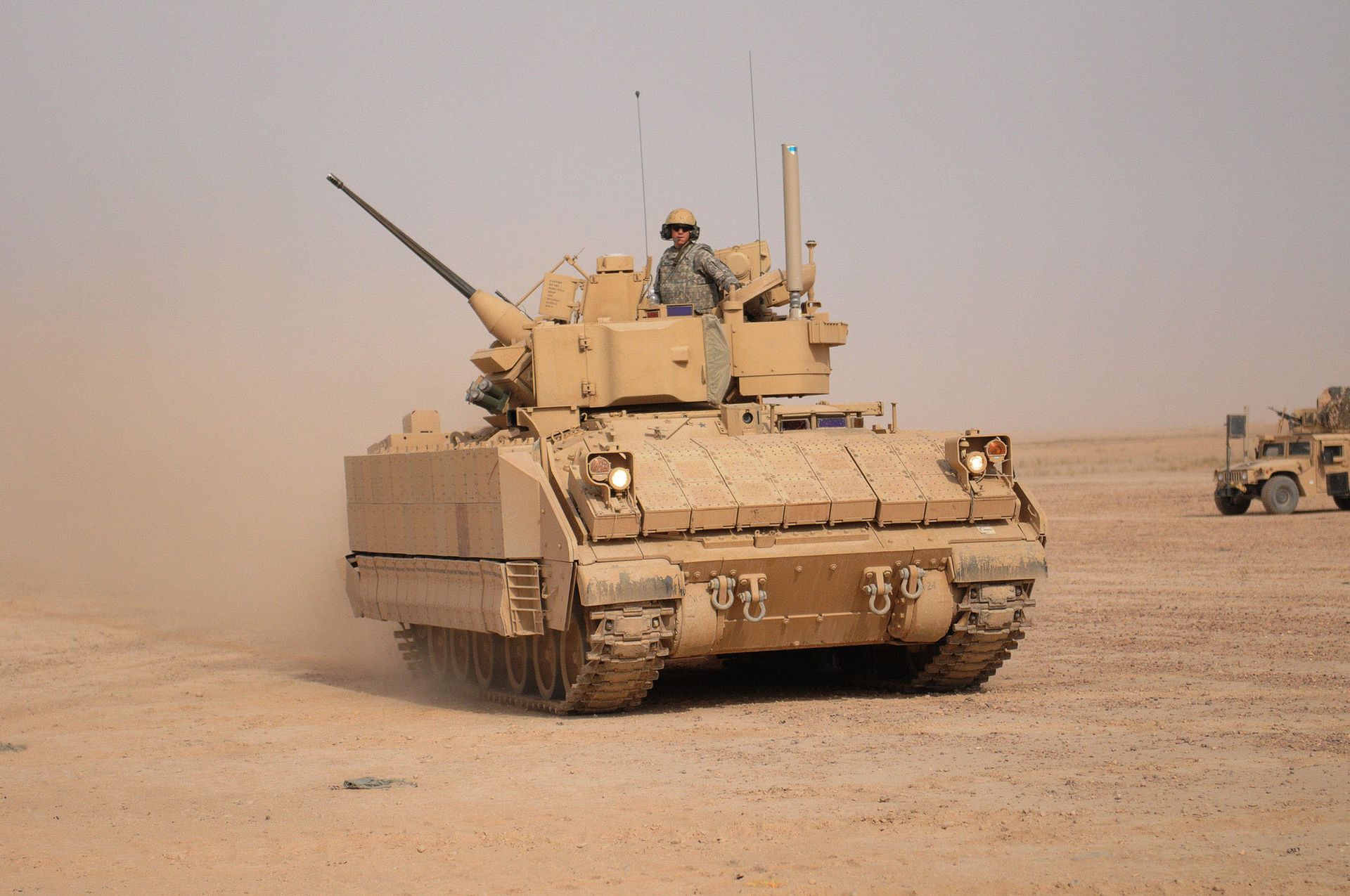 Боевая машина пехоты (БМП) США M2 Bradley Боевая машина пехоты (БМП) США M2 Bradley - РИА Новости, 1920, 01.11.2021
