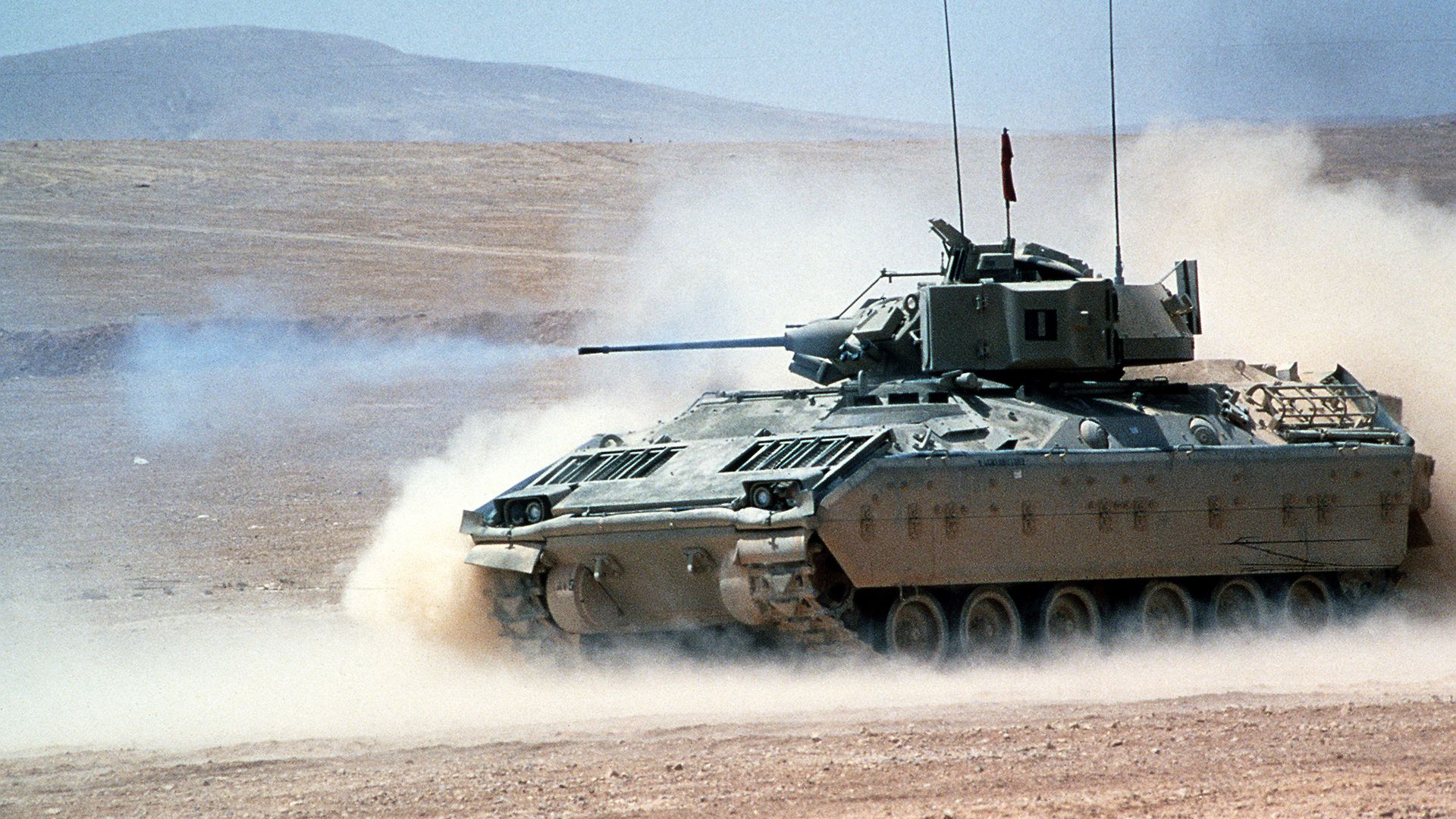Боевая машина пехоты (БМП) США M2 Bradley Боевая машина пехоты (БМП) США M2 Bradley - РИА Новости, 1920, 29.12.2022
