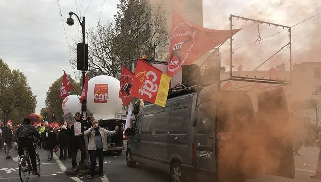 Демонстрация против политики президента Франции Эммануэля Макрона в Париже. 16 ноября 2017 Демонстрация против политики президента Франции Эммануэля Макрона в Париже. 16 ноября 2017