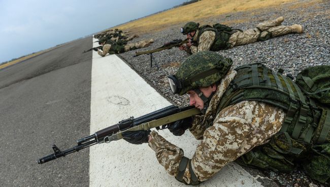 Военнослужащие 31-й десантно-штурмовой бригады ВДВ России во время тренировки в рамках учений коллективных сил ОДКБ на аэродроме Куляб в Таджикистане. Архивное фото Военнослужащие 31-й десантно-штурмовой бригады ВДВ России во время тренировки в рамках учений коллективных сил ОДКБ на аэродроме Куляб в Таджикистане. Архивное фото