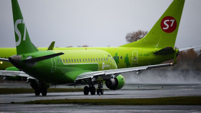 Самолет авиакомпании S7 Airlines 