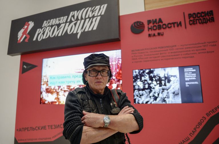 Художник и скульптор Михаил Шемякин после дискуссии Интеллигенция и революция в рамках Санкт-Петербургского международного культурного форума. Художник и скульптор Михаил Шемякин после дискуссии Интеллигенция и революция в рамках Санкт-Петербургского международного культурного форума.