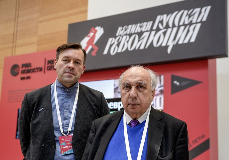 Руководитель Дизайн-центра МИА Россия сегодня Антон Степанов (слева) после конференции Культура в революции. Революция в культуре. 1917-2017 в рамках Санкт-Петербургского международного культурного форума Руководитель Дизайн-центра МИА Россия сегодня Антон Степанов (слева) после конференции Культура в революции. Революция в культуре. 1917-2017 в рамках Санкт-Петербургского международного культурного форума