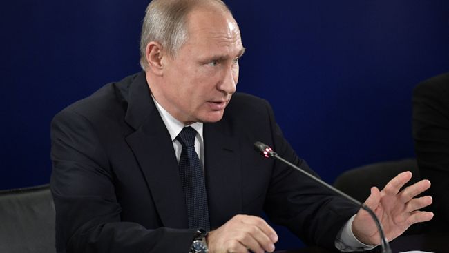 Президент РФ Владимир Путин во время совещания по вопросам выявления, поддержки и профессиональной подготовки талантливой молодежи в сфере искусства. 17 ноября 2017