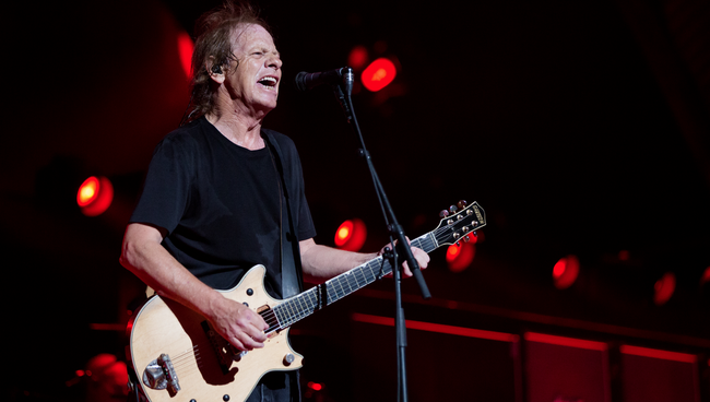 Ритм-гитарист австралийской рок-группы AC/DC Малькольм Митчелл Янг