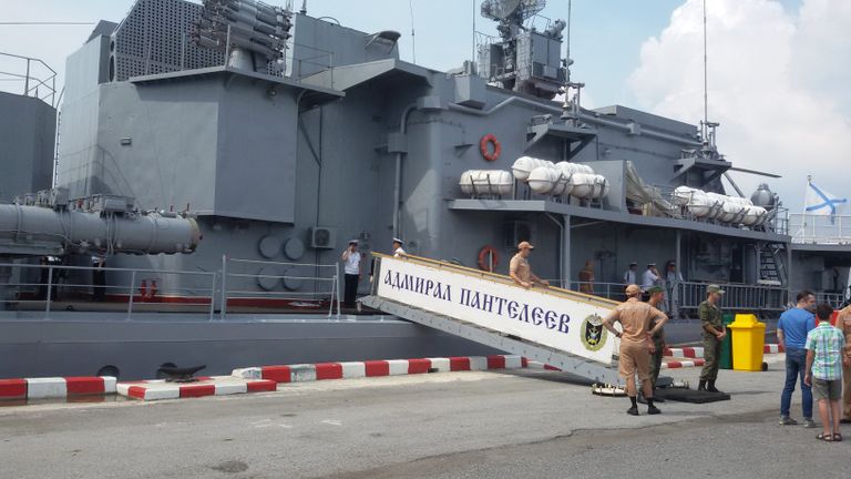 Большой противолодочный корабль Адмирал Пантелеев во время визита в Таиланд Большой противолодочный корабль Адмирал Пантелеев во время визита в Таиланд