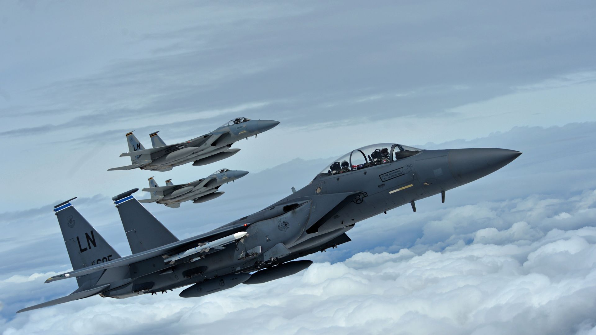 Истребители F-15C и F-15E ВВС США в небе Истребители F-15C и F-15E ВВС США в небе - РИА Новости, 1920, 02.03.2026