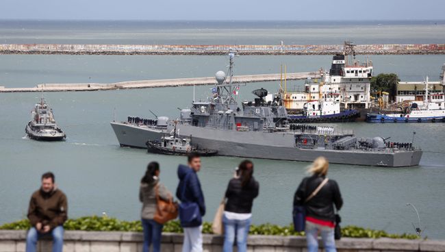 Аргентинский корабль Comandante Espora отправляется с военно-морской базы в Мар-дель-Плата на поиск субмарины Сан-Хуан. 18 ноября 2017 Аргентинский корабль Comandante Espora отправляется с военно-морской базы в Мар-дель-Плата на поиск субмарины Сан-Хуан. 18 ноября 2017