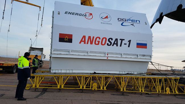Космический аппарат Ангосат во время доставки на космодром Байконур. Архивное фото Космический аппарат Ангосат во время доставки на космодром Байконур. Архивное фото