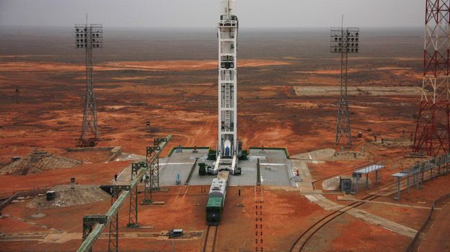 Ракета-носитель Зенит-3М с разгонным блоком Фрегат-СБ на стартовой площадке космодрома Байконур Ракета-носитель Зенит-3М с разгонным блоком Фрегат-СБ на стартовой площадке космодрома Байконур