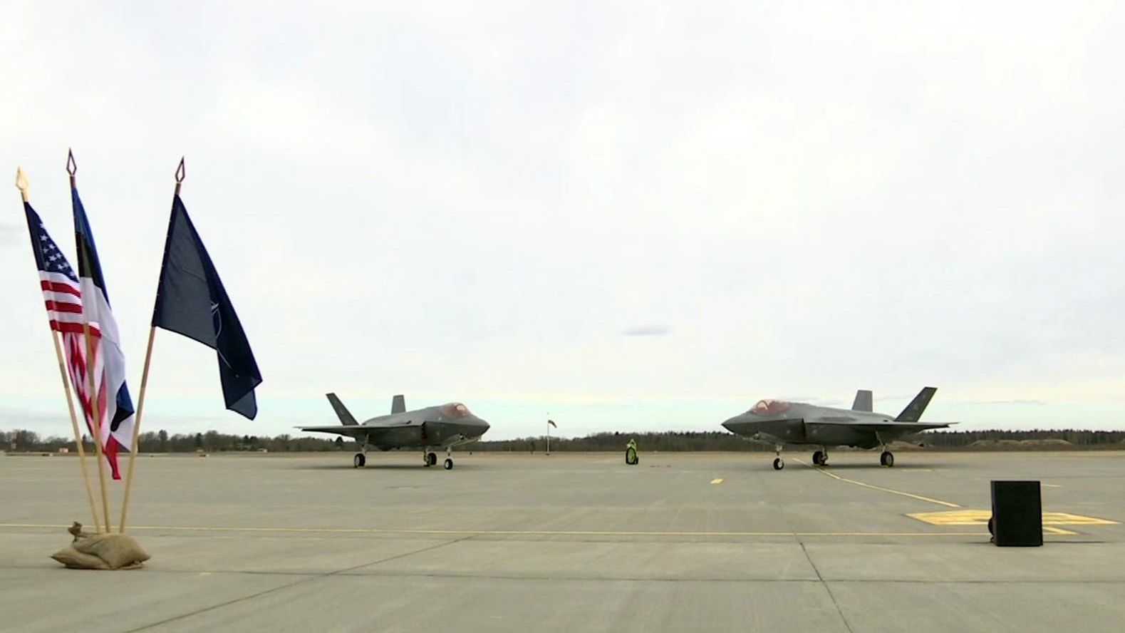 Американские истребители F-35 на авиабазе Амари в Харьюмаа, Эстония Американские истребители F-35 на авиабазе Амари в Харьюмаа, Эстония - РИА Новости, 1920, 04.07.2022