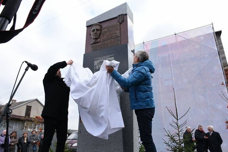 Открытие памятного знак лидеру Украинской повстанческой армии* Роману Шухевичу открыли во Львове. 21 ноября 2017 Открытие памятного знак лидеру Украинской повстанческой армии* Роману Шухевичу открыли во Львове. 21 ноября 2017