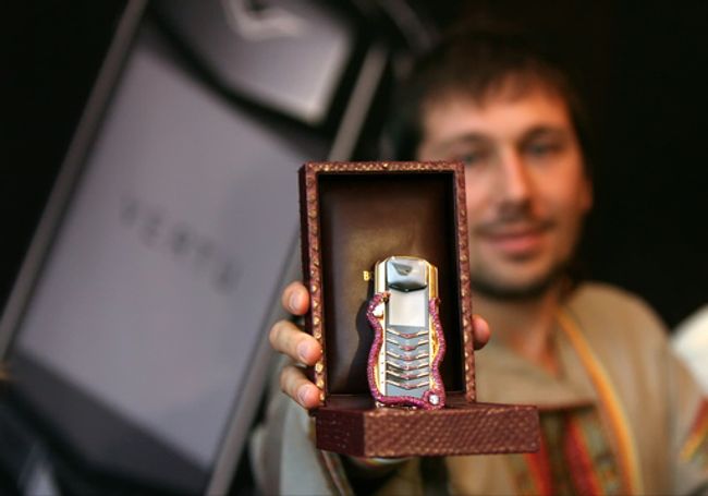 Компания Евросеть открыла в Новосибирске первый в Сибири бутик Vertu Компания Евросеть открыла в Новосибирске первый в Сибири бутик Vertu