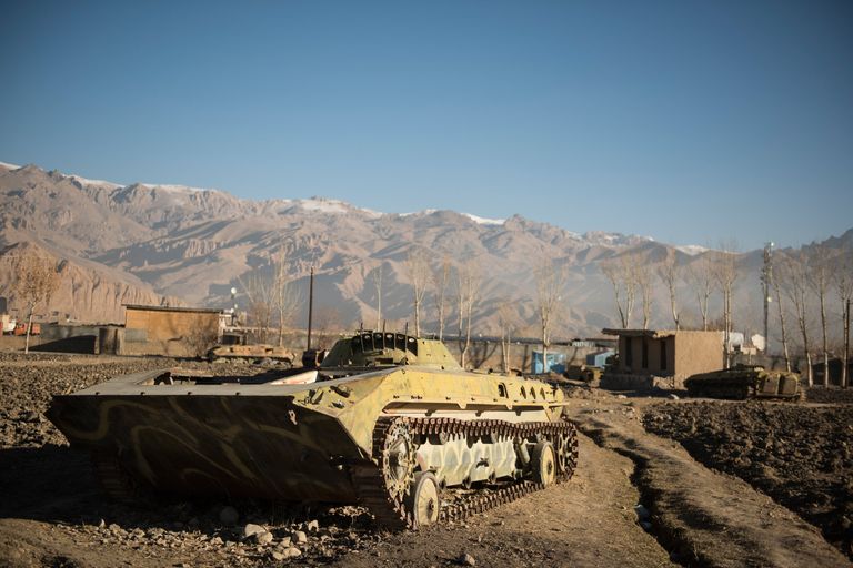 Старая советская военная техника в провинции Бамиан в Афганистане Старая советская военная техника в провинции Бамиан в Афганистане