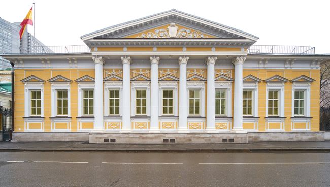 Фасад резиденции посла Королевства Испания