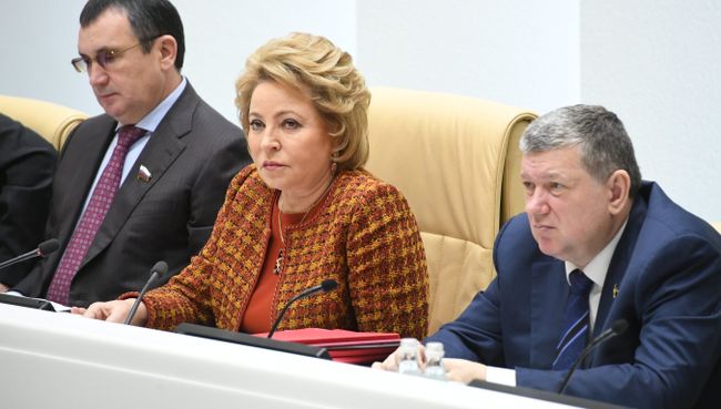 Председатель Совета Федерации РФ Валентина Матвиенко на заседании Совета Федерации РФ. 22 ноября 2017 Председатель Совета Федерации РФ Валентина Матвиенко на заседании Совета Федерации РФ. 22 ноября 2017