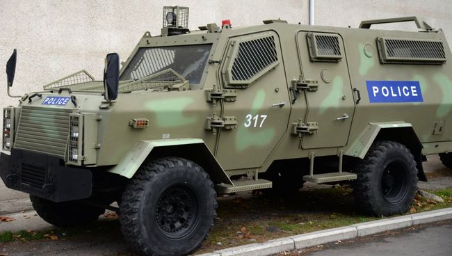 Полицейский броневик во время контртеррористической операции в Тбилиси. 22 ноября 2017 Полицейский броневик во время контртеррористической операции в Тбилиси. 22 ноября 2017