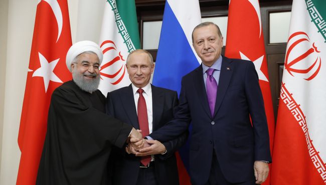 Владимир Путин, президент Ирана Хасан Рухани и президент Турции Реджеп Тайип Эрдоган во время встречи. 22 ноября 2017 Владимир Путин, президент Ирана Хасан Рухани и президент Турции Реджеп Тайип Эрдоган во время встречи. 22 ноября 2017