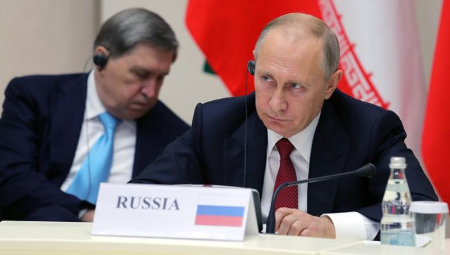 Президент РФ Владимир Путин во время встречи с президентом Ирана Хасаном Рухани и президентом Турции Реджепом Тайипом Эрдоганом. 22 ноября 2017 Президент РФ Владимир Путин во время встречи с президентом Ирана Хасаном Рухани и президентом Турции Реджепом Тайипом Эрдоганом. 22 ноября 2017