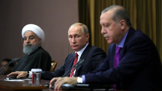 Владимир Путин, президент Ирана Хасан Рухани и президент Турции Реджеп Тайип Эрдоган во время совместного заявления для прессы по итогам встречи. 22 ноября 2017 Владимир Путин, президент Ирана Хасан Рухани и президент Турции Реджеп Тайип Эрдоган во время совместного заявления для прессы по итогам встречи. 22 ноября 2017