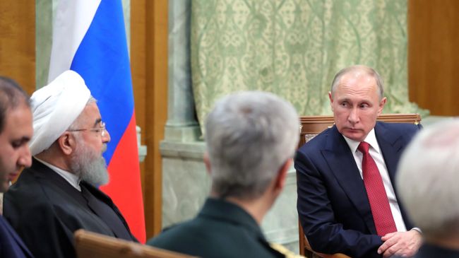 Президент РФ Владимир Путин и президент Ирана Хасан Роухани во время встречи. 22 ноября 2017