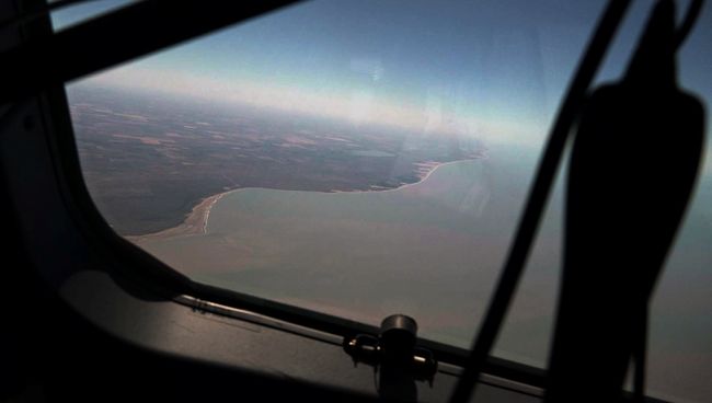 Побережье Аргентины с самолета во время операции по поиску пропавшей подлодки Сан-Хуан. 22 ноября 2017 Побережье Аргентины с самолета во время операции по поиску пропавшей подлодки Сан-Хуан. 22 ноября 2017