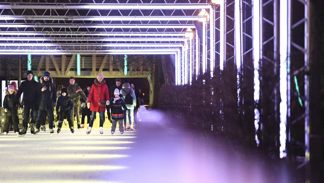 Открытие Стереокатка в Парке Горького. Архивное фото Открытие Стереокатка в Парке Горького. Архивное фото