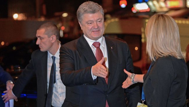 резидент Украины Петр Порошенко перед началом съезда Европейской народной партии в Брюсселе. 24 ноября 2017 резидент Украины Петр Порошенко перед началом съезда Европейской народной партии в Брюсселе. 24 ноября 2017