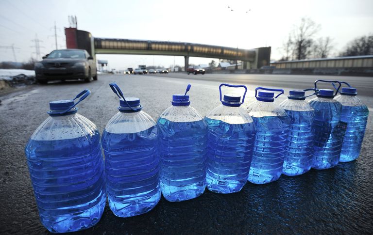 Продажа незамерзающей жидкости для автомобилей на МКАДе в Москве Продажа незамерзающей жидкости для автомобилей на МКАДе в Москве