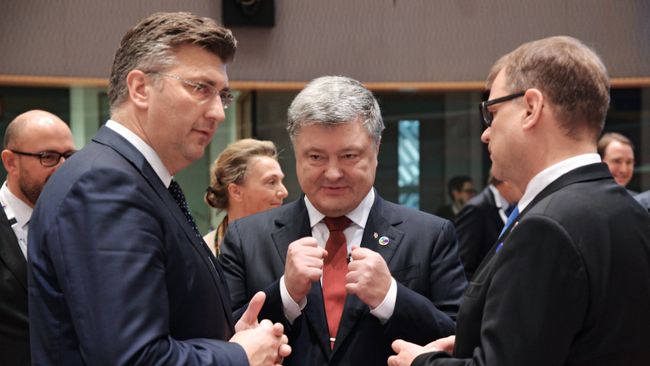 Премьер-министр Хорватии Андрей Пленкович и президент Украины Петр Порошенко на 5-м Саммите Восточного партнерства в Брюсселе. 24 ноября 2017 Премьер-министр Хорватии Андрей Пленкович и президент Украины Петр Порошенко на 5-м Саммите Восточного партнерства в Брюсселе. 24 ноября 2017